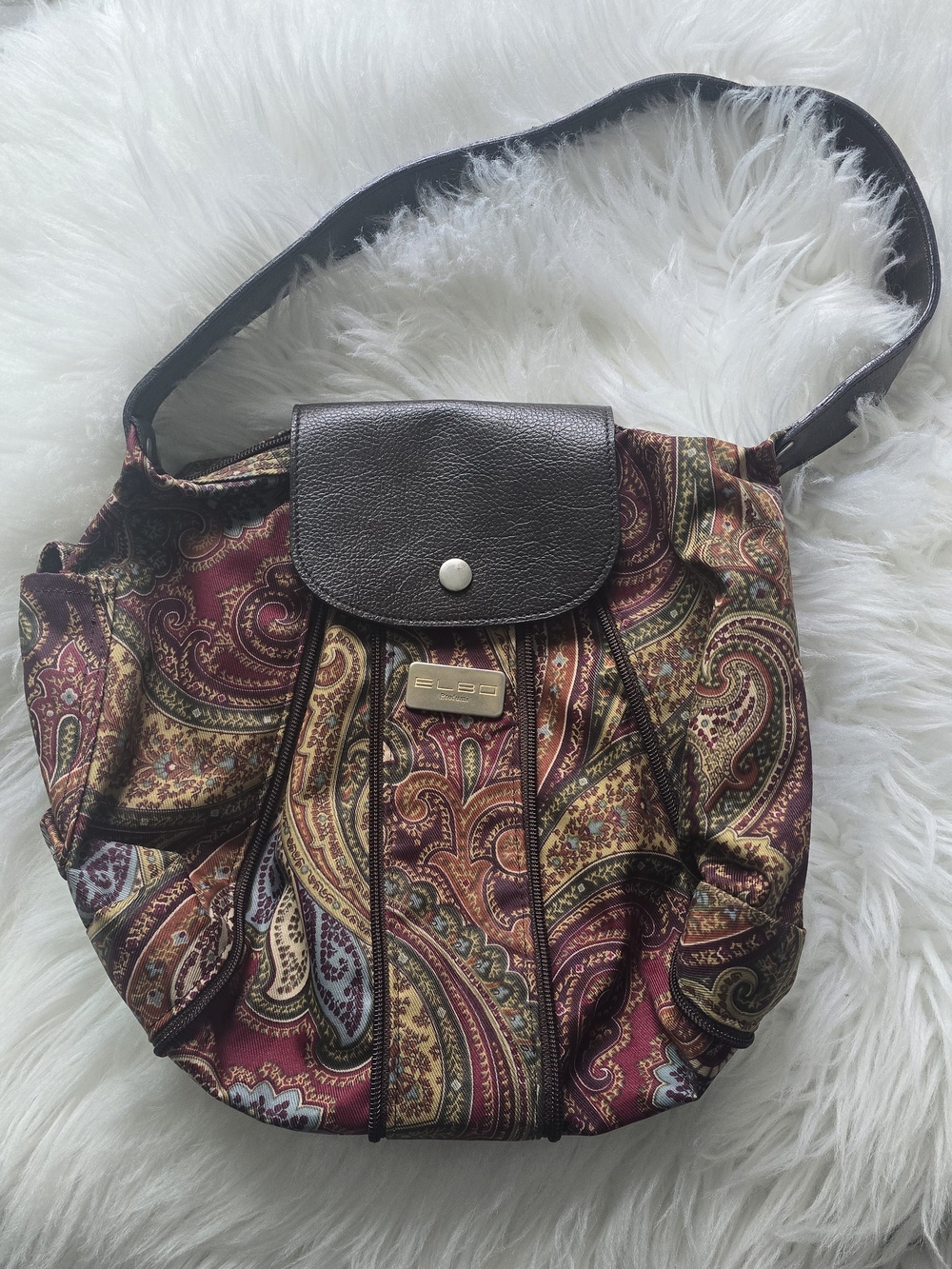 Shoulder Bag in Burgundy and Brown